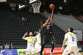 Em partida equilibrada, Mogi Basquete perde para Campo Mourão pelo NBB