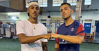 Jornalista do DS faz desafio de futebol com Mc Livinho