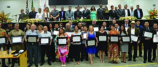 Câmara de Suzano homenageia 33 Profissionais do Ano 2018