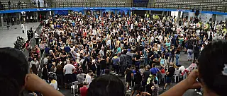 Mais de 5 mil pessoas comparecem ao velório das vítimas na Arena Suzano