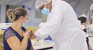 Suzano amplia vacinação para todos os trabalhadores da saúde
