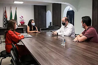 Ferraz recebe visita do secretário estadual de Educação Rossieli Soares
