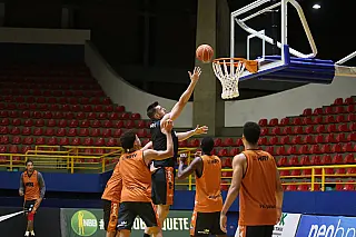 Com Gruber e Kurtz em quadra, Mogi Basquete retoma preparação para estreia no NBB