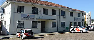 Motorista de aplicativo é roubado, mantido refém e agredido por bandidos