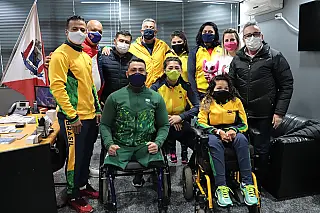 Suzano felicita a atleta paralímpica suzanense Evelyn Oliveira