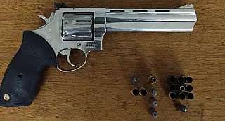 Homem é preso por porte ilegal de arma no Miguel Badra