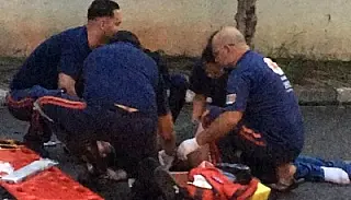 Ajudante de motorista é arrastado por veículo e tem mão decepada