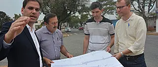 Gian assina início de obras de revitalização da Castro de Carvalho