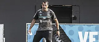 Santos busca primeira vitória sob o comando de Carille contra o Juventude