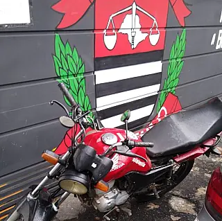 GCMs apreendem moto roubada com adolescente na Vila Sônia