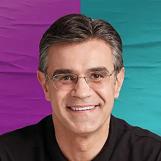Rodrigo Garcia vota em São Paulo e confunde seção eleitoral