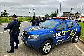 Ação relâmpago da GCM mobiliza 11 patrulhas e apreende quase 2 mil porções de drogas em Itaquá