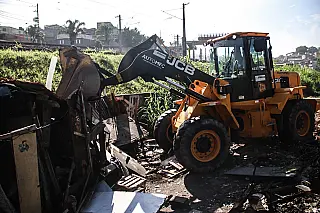GCM retira barracos construídos em área pública
