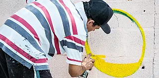 Associação reúne 20 grafiteiros para intervenção em muro da CPTM