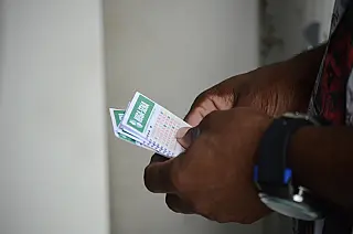 Mega-Sena acumula e pode pagar R$ 15 milhões no próximo prêmio