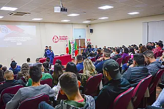 Ashiuchi ministra palestra sobre gestão pública na Faculdade Piaget