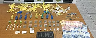 GCM apreende drogas e recupera moto roubada
