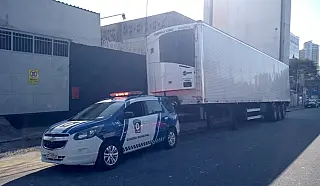 Guarda Municipal recupera carreta roubada, avaliada em R$ 300 mil, em Mogi