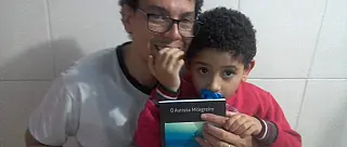 Inspirado no filho, escritor suzanense lança livro 'O Autista Milagreiro'