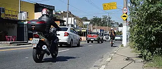 Pista ‘estreita’ na Av. Francisco Marengo traz riscos a pedestres