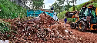 Prefeitura combate focos de descarte irregular em estradas da cidade