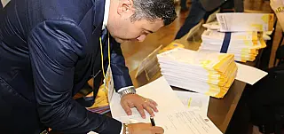 Prefeito assina ordem de serviço para regularização fundiária na Vila Barros e no Jardim Belém