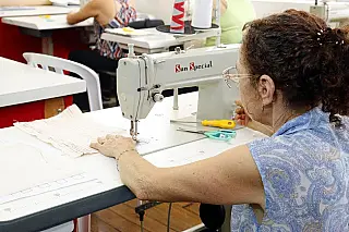 Parcerias do Saspe garantem 92 vagas em cursos sobre costura nas regiões norte e sul de Suzano