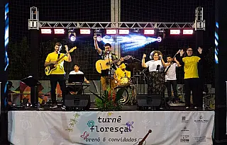 Cantor Brenô se apresenta no Novo Horizonte, em Mogi, neste domingo (18)