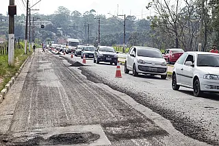 Avenida João Batista Fitipaldi começa a receber recapeamento