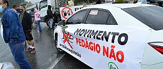 Manifestantes fazem carreata na Mogi-Dutra em protesto contra pedágios