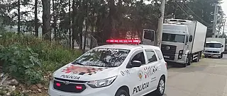 Polícia localiza caminhão frigorífico roubado com 14 toneladas de carne