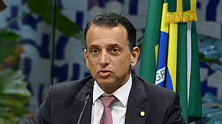 Bertaiolli assina projeto para garantir tratamento completo pelos planos de saúde