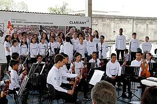 João Carlos Martins celebra 10 anos de projeto em Suzano
