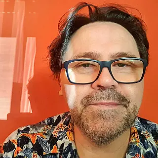 Escritor Marcelino Freire será recebido em Suzano