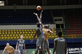 Mogi Basquete enfrenta a LSB nesta terça pelo Campeonato Paulista