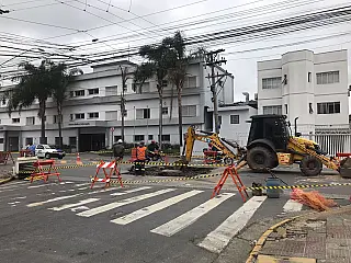 Obras da Sabesp afetam comércio