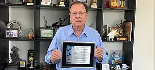 Estevam recebe homenagem do Instituto do Câncer