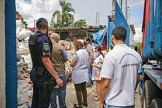 Poá realiza 'Operação Ferro-Velho' e notifica quatro estabelecimentos