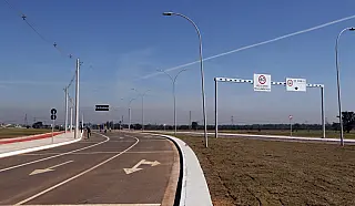 Casal morre após bater moto em poste na Avenida das Orquídeas