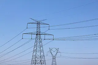 Redução na bandeira vermelha nas contas de luz começa a valer neste mês