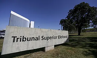 TSE retoma julgamento que pode levar à inelegibilidade de Bolsonaro