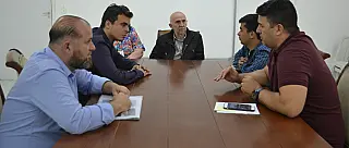 Grupo de vereadores discute problemas da Saúde com secretário