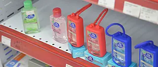 Vendas de álcool em gel e máscaras seguem em alta