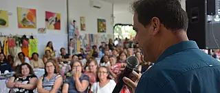 Alunas de curso de Poá recebem carteirinha de profissional da Sutaco