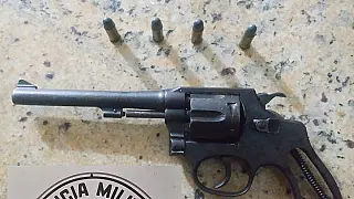 Equipes da Força Tática e da Rocam prendem suspeito por porte ilegal de arma