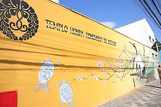 Projeto Arte Pública revitaliza muro de templo budista de Suzano
