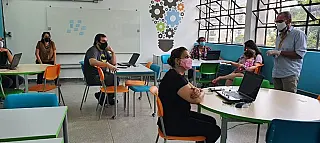 Estado vai contratar até 10 mil professores para retorno das aulas presenciais
