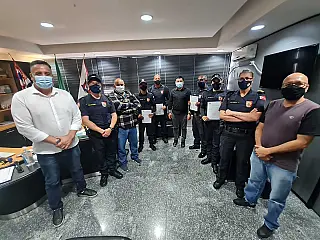 Ashiuchi homenageia GCMs por atuação exemplar no Parque Max Feffer
