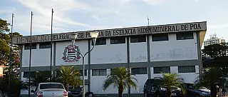 Suspeito de roubar carro morre após troca de tiro com a polícia em Poá