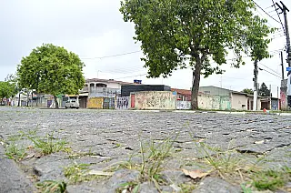 Moradores do Maria Helena temem novas enchentes